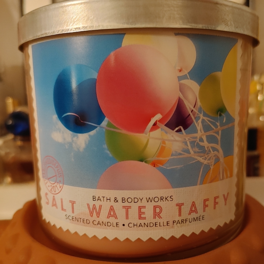 RARE/  HTF SALT WATER TAFFY 3 WICK BATH & BODY WORKS CANDLE